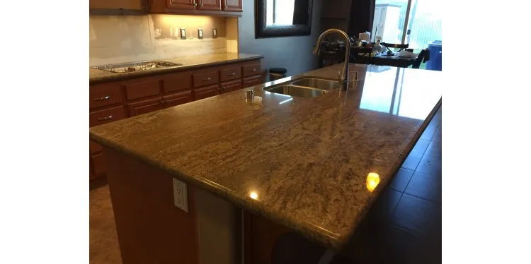 Гранит Imperial Gold в интерьере (столешница и остров)